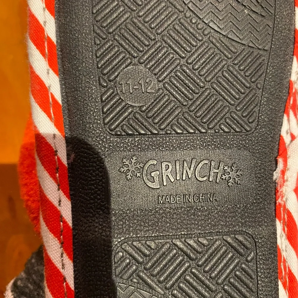 Red Grinch and Cindy Lou Who‎ Slippers youth size 11-12
